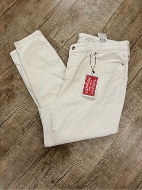 NWT Levi Strauss Signature Modern Skinny Crop Jeans – Women’s Size 20 (W35)White